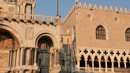Fototapeta premium Facade of St. Mark's Basilica in Venice, showcasing ornate Italo-Byzantine architecture with golden mosaics, bronze horses, domes, and spires. A masterpiece of religious grandeur and artistic heritage