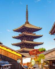 Naklejka premium Yasaka pagoda on Ninenzaka street in old Kyoto, Japan (translation 
