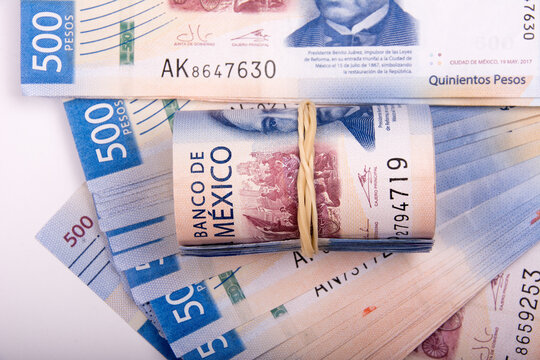 billetes de 500 pesos mexicanos, enrillados y de fondo