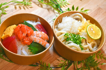 小さいうどんと小さい海鮮丼