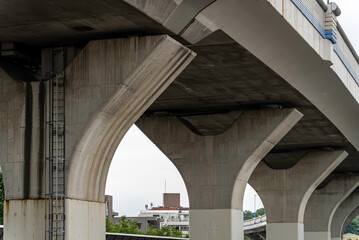 高速道路の高架橋