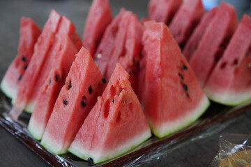 切り分けたスイカ