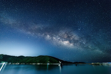 ザトウクジラの像があるビーチで長時間露光の星景撮影をする。
天の川や流れ星が見えた。
港には漁船やボートが停泊している。
沖縄県島尻郡慶良間諸島座間味島座間味港-2025/6/27
