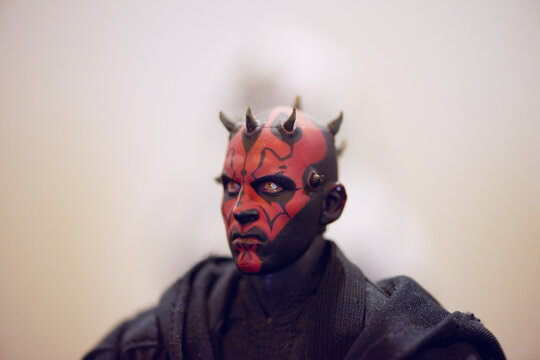 Darth Maul figure at August 5 2025 Comicon El Salvador, showcasing iconic Sith Lord with double-bladed lightsaber.
