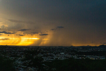 lluvia y atardecer