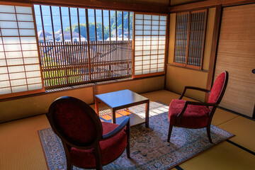 愛媛県大洲市盤泉荘旧松井家住宅の伝統的な和室と障子