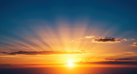 Obraz premium Sunset sky with golden light