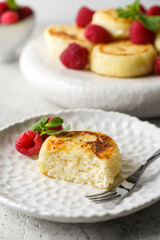 cottage cheese pancakes with raspberries and mint