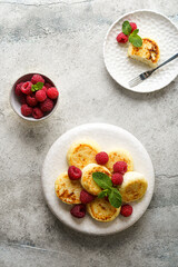 cottage cheese pancakes with raspberries and mint