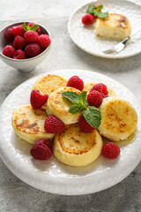 cottage cheese pancakes with raspberries and mint
