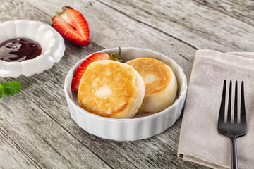 Cottage cheese pancakes - Syrniki for breakfast