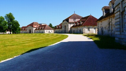 Bâtiment du XVIIIe siècle de la saline royale d’Arc-et-Senans dans le Doubs en région Franche-Comté France Europe