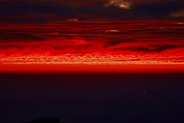 Selbstklebende Fototapeten Rot Lila 山の景色  © hiroshi