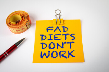 Fad diets do not work written on yellow paper