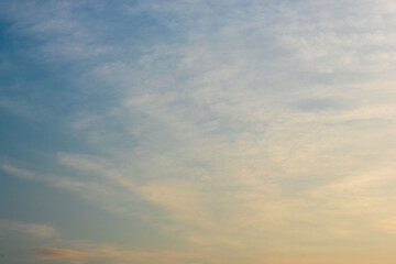 Fototapeta premium 夏の空 夕暮れの時の空と雲72