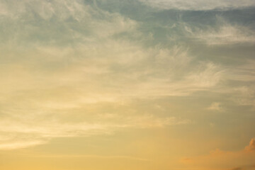 Fototapeta premium 夏の空 夕暮れの時の空と雲74