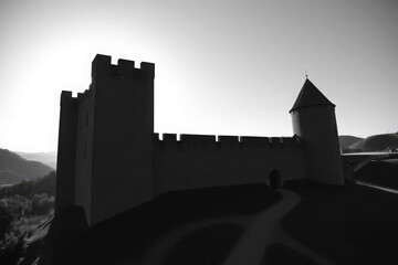Obraz premium Silhouetted medieval castle against a bright sky