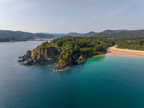 Cueva y Playas en la Costa de Galicia