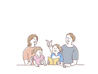 本を読む男の子、笑顔の家族