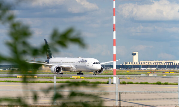 Lufthansa Boeing 787 Dreamliner commercial Aeroplane in the Air