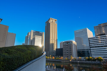 Fototapeta premium 日本、大阪市、城市、西日本、橋、風景、青空、水、街道、建築、写真素材 