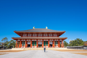 Fototapeta premium 奈良、興福寺、佛寺、寺院、文化財、木造建築、古代建築、日本文化、歷史名勝、文化財、木、綠色、青空、写真素材