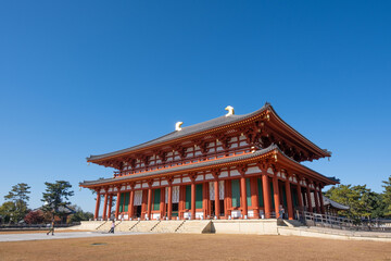 Obraz premium 奈良、興福寺、佛寺、寺院、文化財、木造建築、古代建築、日本文化、歷史名勝、文化財、木、綠色、青空、写真素材