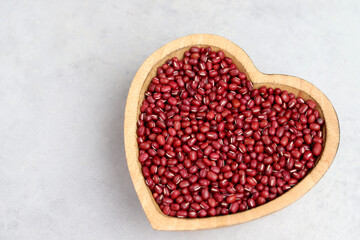 Red beans are a good source of iron, which helps nourish the blood and regulate blood conditions in the body.