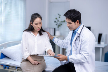 Fototapeta premium A doctor is talking to a woman in a hospital bed