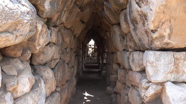 Walking Through Tiryns&rsquo; Courtyards