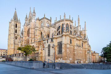 Fototapeta premium Leon, Spain - November 02, 2024: Exterior facade of the Gothic cathedral in the city of Leon, Spain