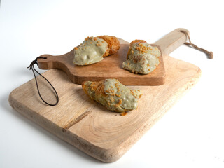 Cruas&aacute;n con relleno y cobertura de pistacho