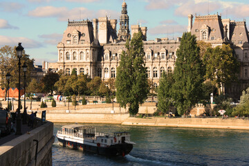 Péniche sur la Seine à Paris. France