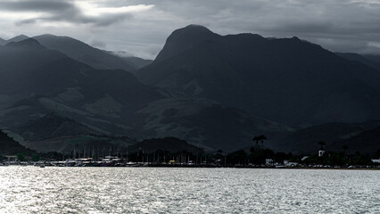 Arquitetura Colonial Brasil Cidade Paraty Paisagem Litorânea Porto Rio de Janeiro Colonial História Cultura Caminho Real Rota Ouro Artesanal Madeira Natureza Oceano Costa Barco Turismo Patrimônio