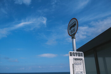 白兎海岸、ノスタルジックなバス停の風景、鳥取、日本