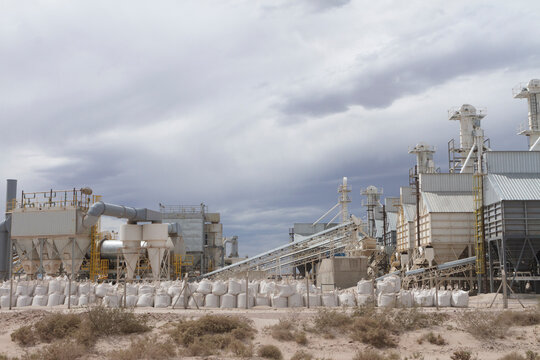 Loma Campana, A&ntilde;elo, Neuqu&eacute;n, Patagonia, Argentina: 30-11-2024: Sand washing plant used for unconventional gas and oil extraction in Vaca Muerta