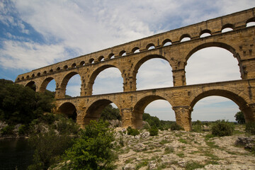 Obraz premium Ancient Roman aqueduct bridge of Pont du Gard, near Nîmes, France.