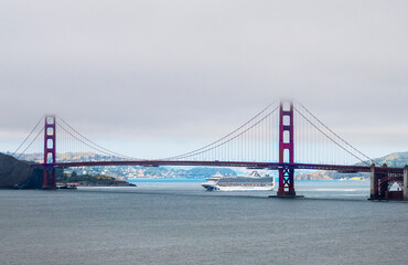 Fototapeta premium Golden Gate Bridge in dark clouds, San Francisco, California, United States of America