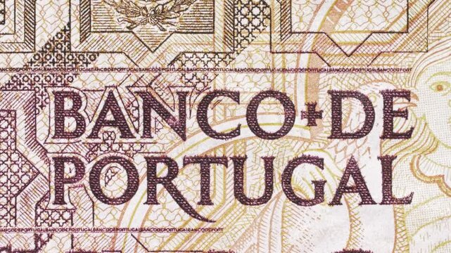 Macro pan over "Banco de Portugal" text on a Portuguese banknote
