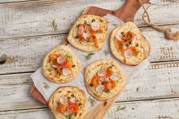 Flammkuchen with carrot salmon