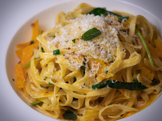spaghetti with cheese