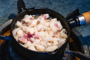 rander lard with small black iron pan