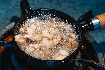 rander lard with small black iron pan