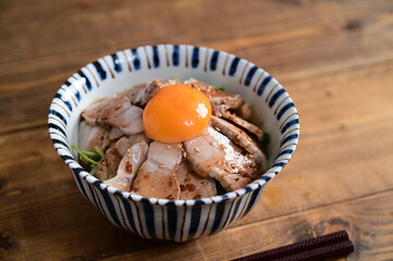 ローストポーク丼