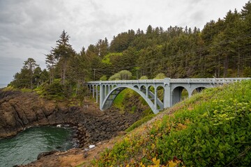 Fototapeta premium Rocky Creek Bridge and Lush Coastline