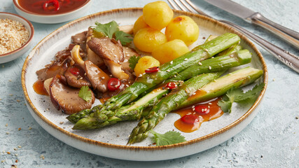 Asparagus with oyster mushrooms and potatoes