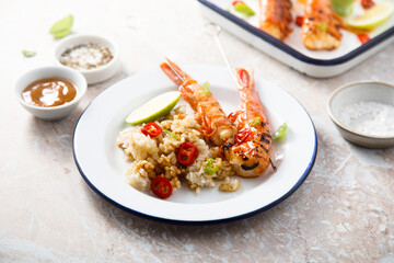 Shrimp skewers with rice and lime