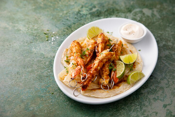 Shrimp skewers with fresh lime
