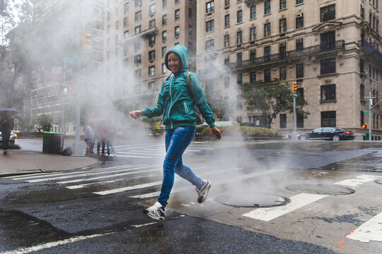 USA, New York, woman in the city on a rainy day