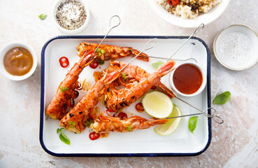 Shrimp skewers with fresh lime	and sauce